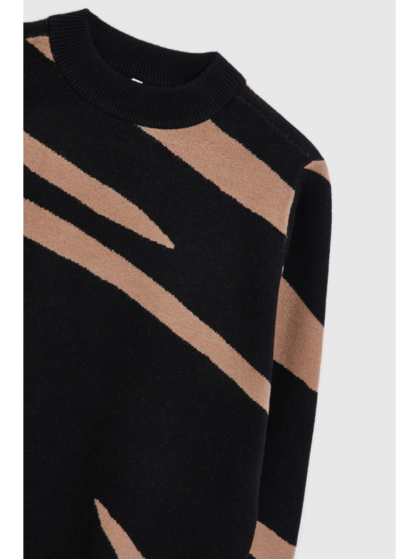 Moodo Černý svetr se zvířecím vzorem Moodo