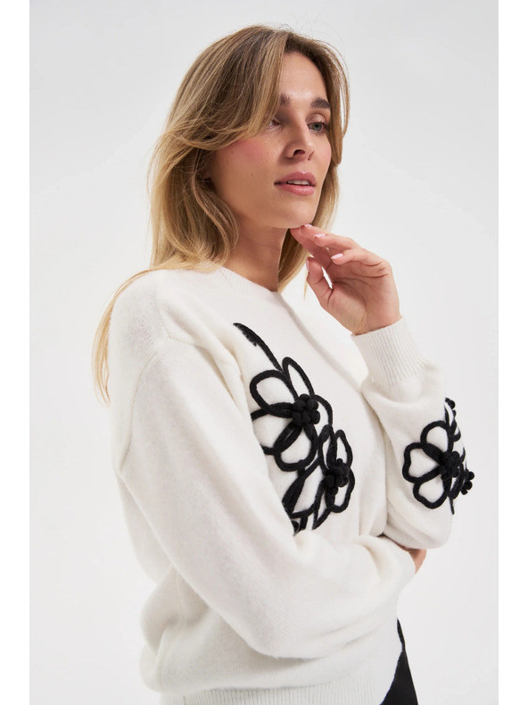 Moodo Bílý svetr s aplikací Moodo