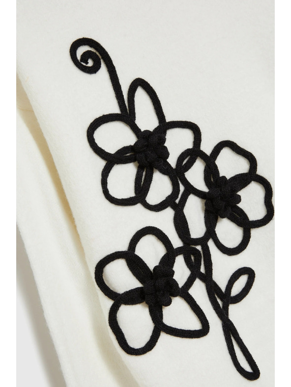 Moodo Bílý svetr s aplikací Moodo