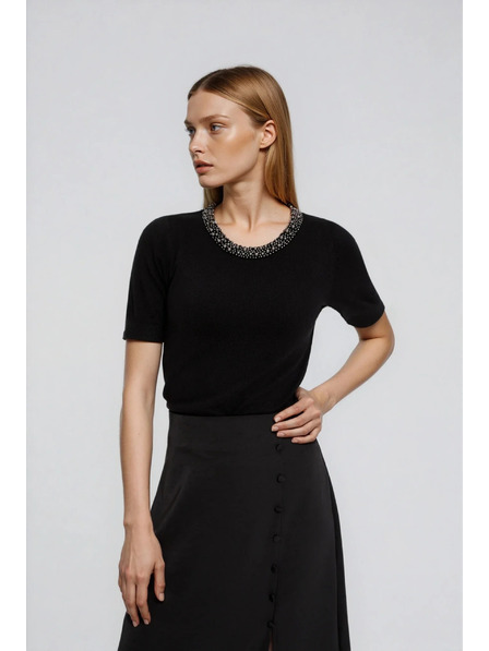 Moodo Černý svetr s ozdobným výstřihem Moodo