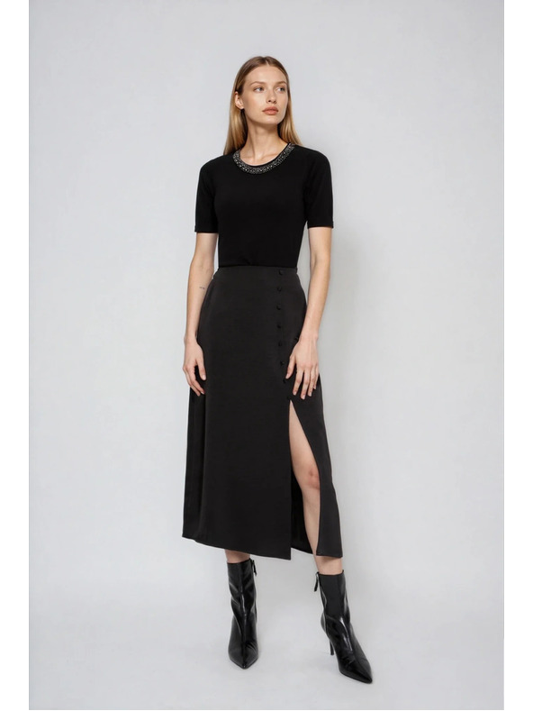 Moodo Černý svetr s ozdobným výstřihem Moodo