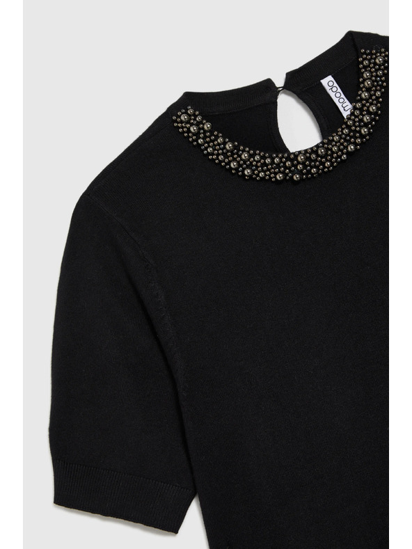 Moodo Černý svetr s ozdobným výstřihem Moodo