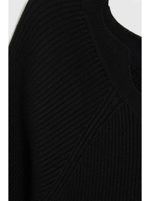 Moodo Přiléhavý černý svetr Moodo