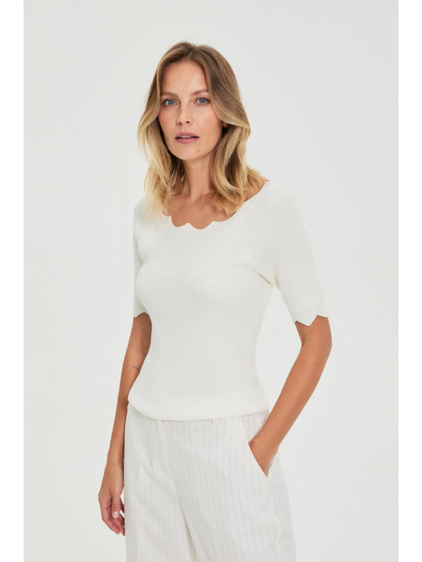 Moodo Přiléhavý bílý svetr Moodo