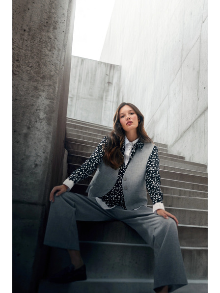 Moodo Elegantní vesta šedá Moodo