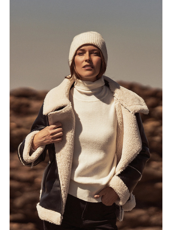 Moodo Černá bunda s kožešinovým límcem Moodo