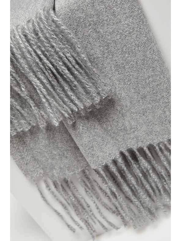 Moodo Hladká světle šedá šála se střapci Moodo