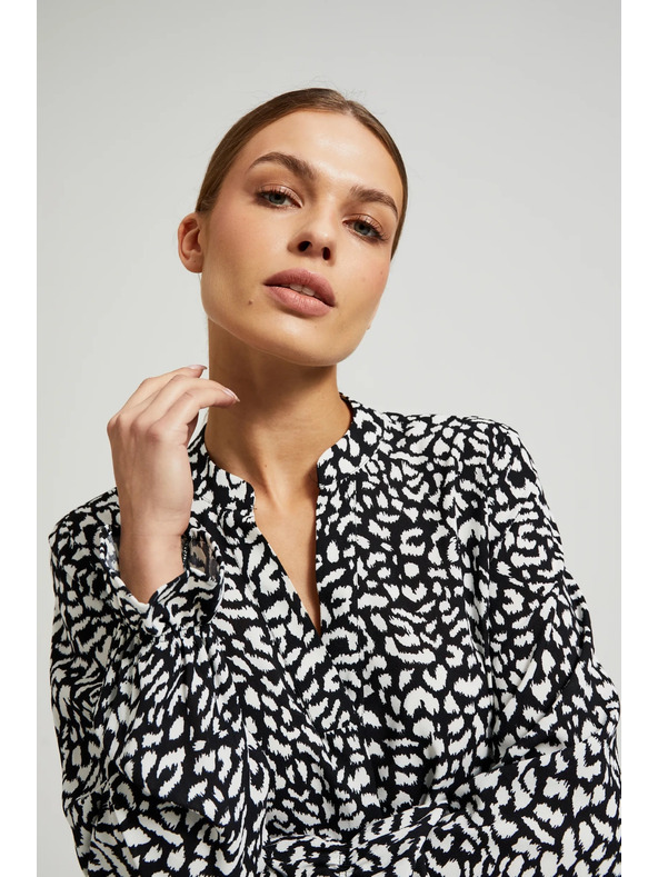 Moodo Černá košile s výstřihem do V bez límce Moodo