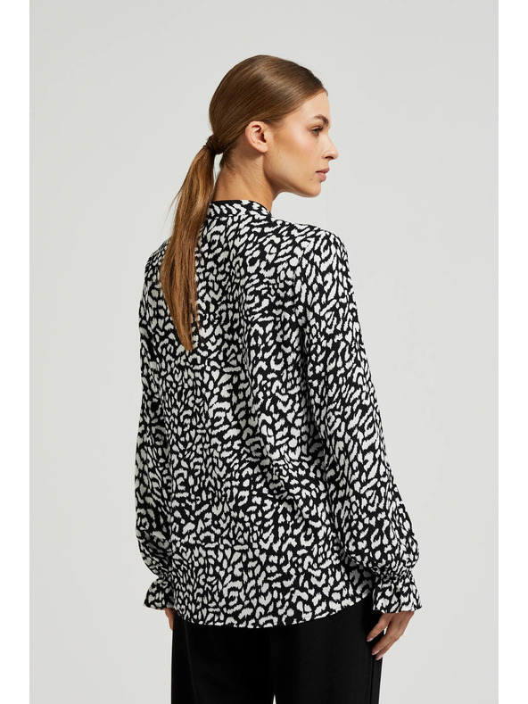 Moodo Černá košile s výstřihem do V bez límce Moodo