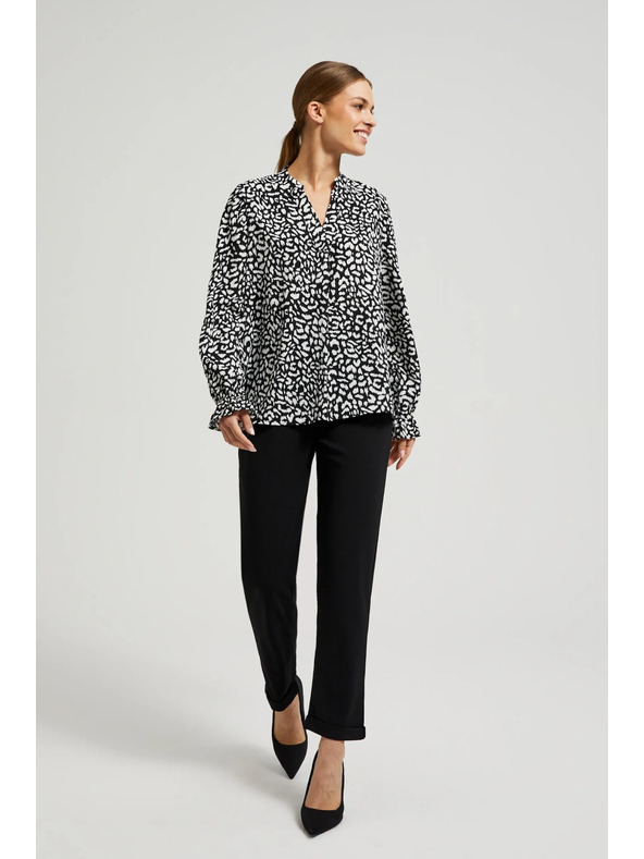 Moodo Černá košile s výstřihem do V bez límce Moodo