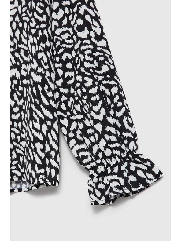 Moodo Černá košile s výstřihem do V bez límce Moodo