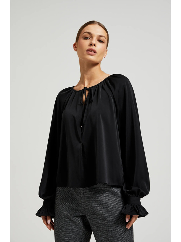 Moodo Černá košile s nabíranými rukávy a vázaným výstřihem Moodo