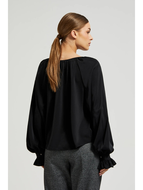 Moodo Černá košile s nabíranými rukávy a vázaným výstřihem Moodo