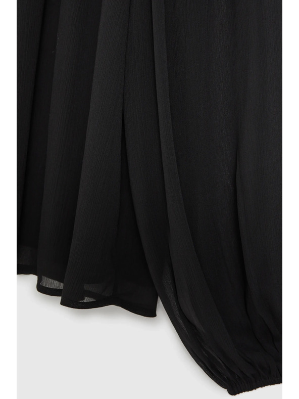 Moodo Černá košile s ozdobným výstřihem Moodo