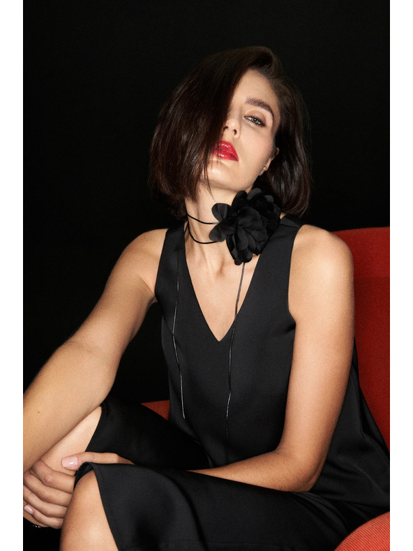 Moodo Hladká košile s výstřihem do véčka černá Moodo