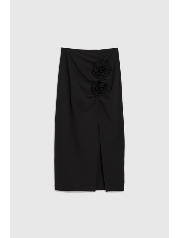 Moodo Černá sukně s ozdobnou růží a rozparkem Moodo