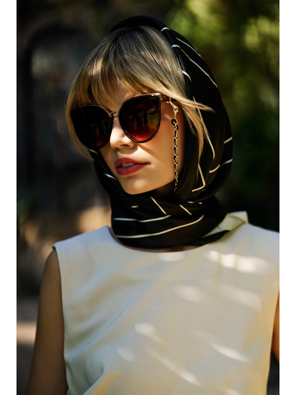 Moodo Bílo-černý dámský vzorovaný šátek Moodo