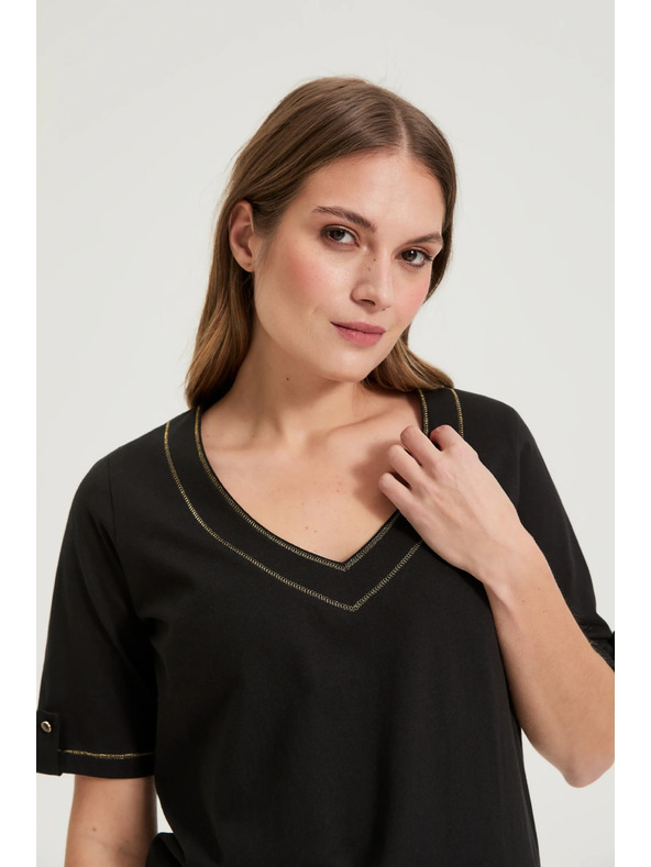 Moodo Halenka s výstřihem do "V" černá Moodo