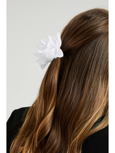 Moodo Brož s materiálovým květem bílá Moodo