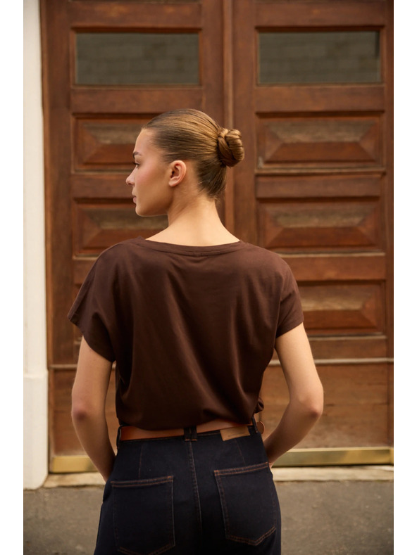 Moodo Bavlněné tričko s výstřihem do "V" hnědé Moodo