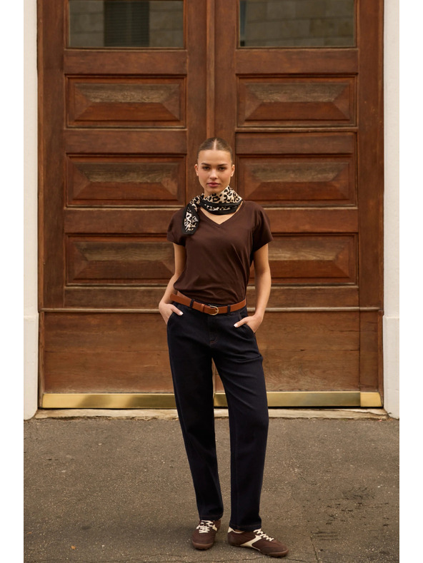 Moodo Bavlněné tričko s výstřihem do "V" hnědé Moodo