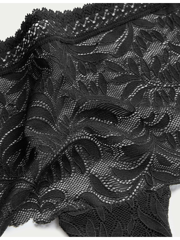 Marks & Spencer Sada tří dámských krajkových kalhotek s technologií Flexifit™ v černé barvě Marks & Spencer