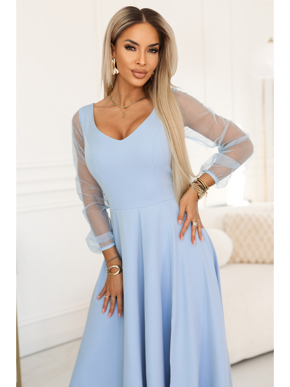 numoco LORETTA Jedinečné dlouhé šaty s týlovými rukávy a výstřihem - světle modré