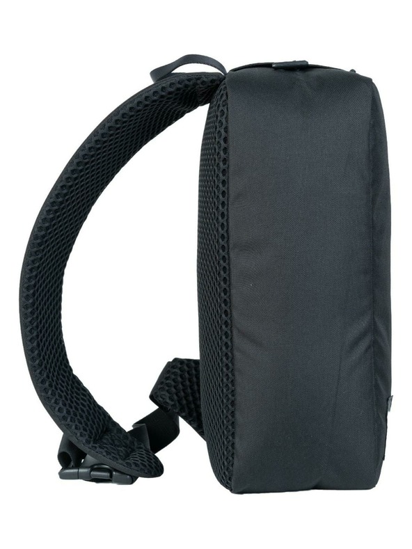 CabinZero Černý batoh přes jedno rameno CabinZero Classic (11L)