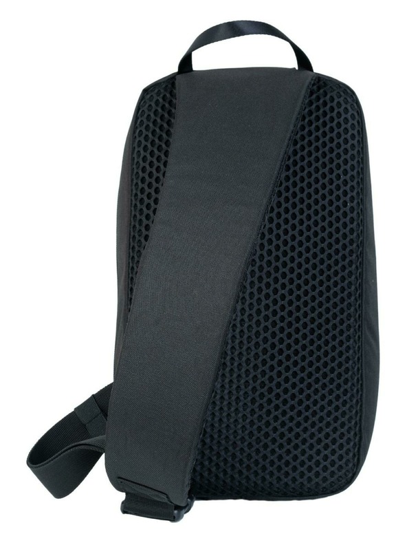 CabinZero Černý batoh přes jedno rameno CabinZero Classic (11L)