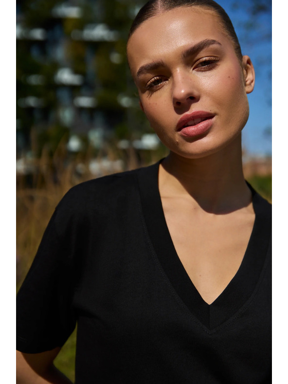 Moodo Bavlněná halenka s výstřihem do V černá Moodo