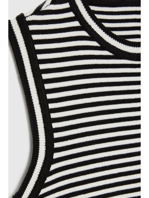 Moodo Top v pruzích bílo černý Moodo