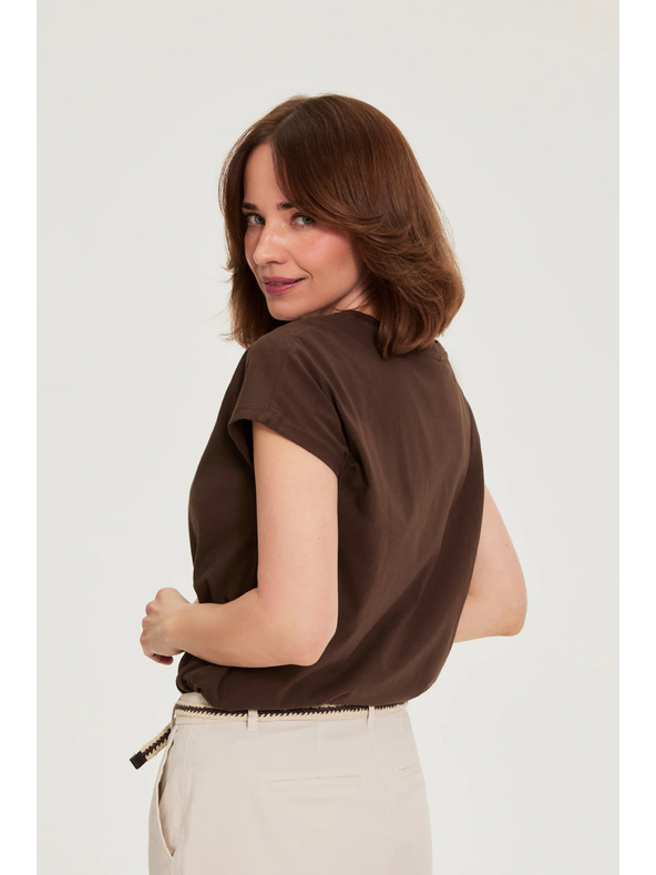 Moodo Bavlněné tričko s výstřihem do v hnědé Moodo