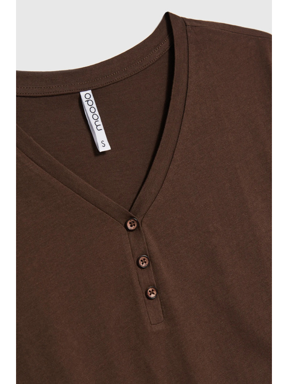 Moodo Bavlněné tričko s výstřihem do v hnědé Moodo