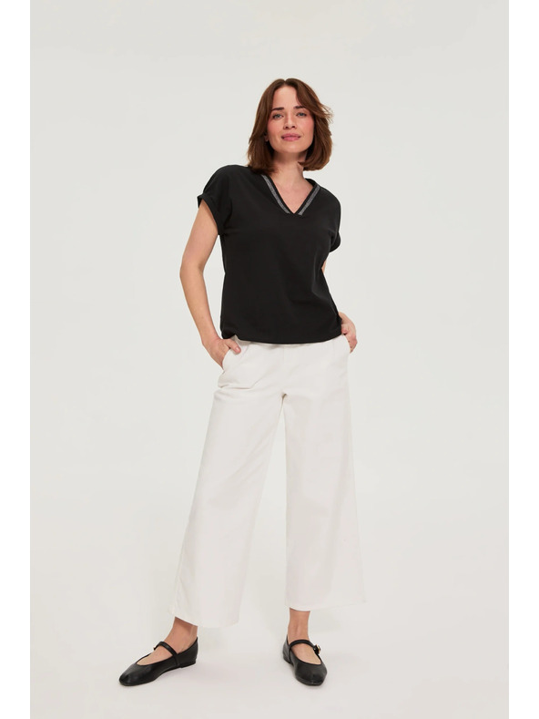 Moodo Bavlněné tričko s výstřihem do véčka černé Moodo