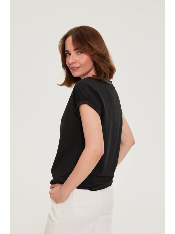 Moodo Bavlněné tričko s výstřihem do véčka černé Moodo