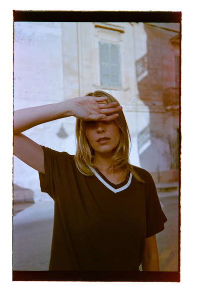 Moodo Halenka s výstřihem hnědá Moodo