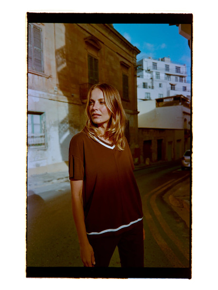 Moodo Halenka s výstřihem hnědá Moodo