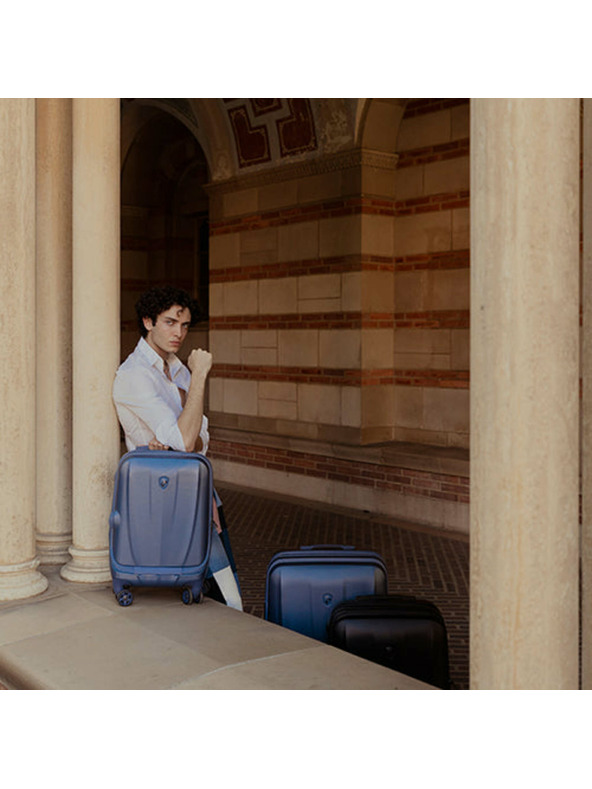 Heys Černý cestovní kufr Heys Vantage Smart Luggage S