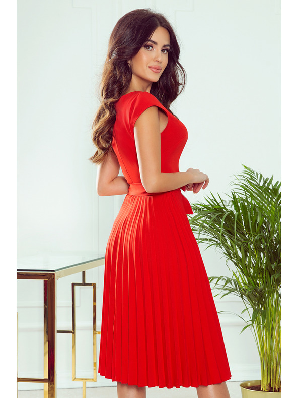 numoco Plisované šaty s krátkým rukávem - červené Numoco LILA