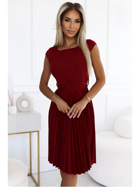 numoco Plisované šaty s krátkým rukávem - barva vínová Numoco LILA