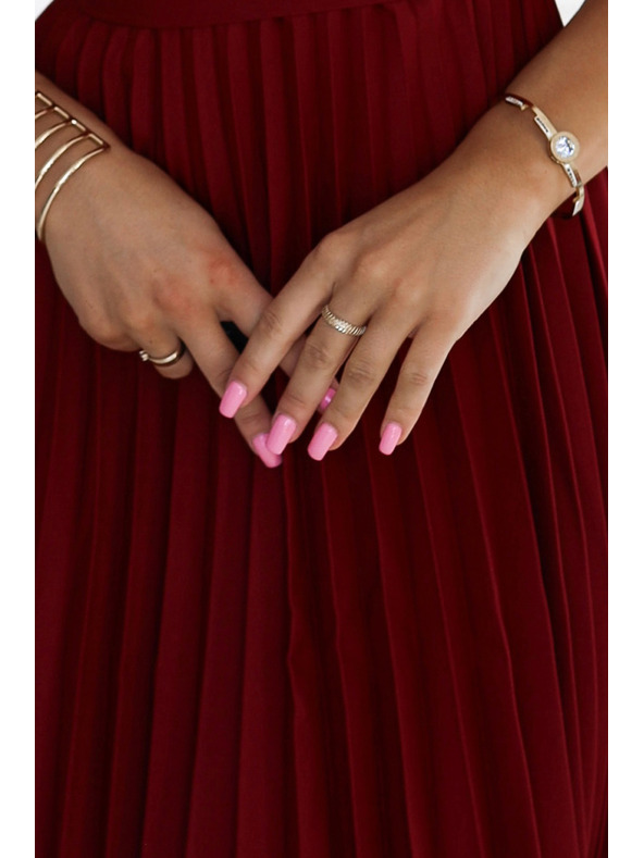 numoco Plisované šaty s krátkým rukávem - barva vínová Numoco LILA