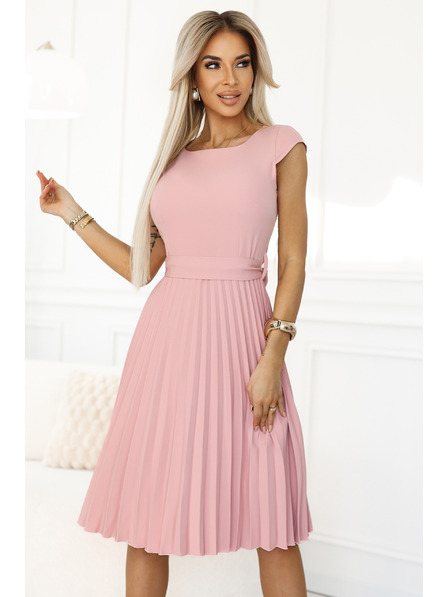 numoco Klasické řasené šaty s krátkým rukávem a páskem - pudrově růžové