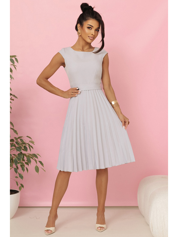 numoco LILA Plisované šaty s krátkým rukávem a páskem - šedé