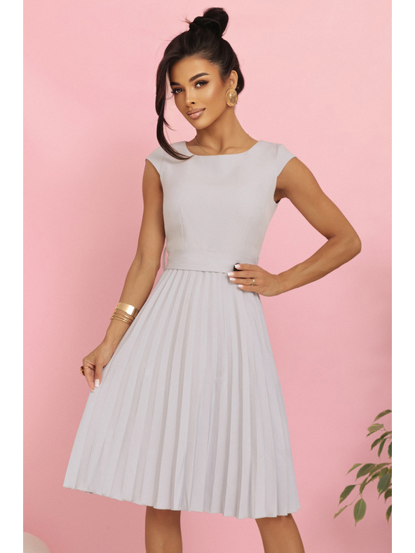 numoco LILA Plisované šaty s krátkým rukávem a páskem - šedé