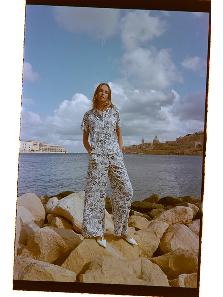 Moodo Kalhoty z viskózy s potiskem námořnické modré Moodo