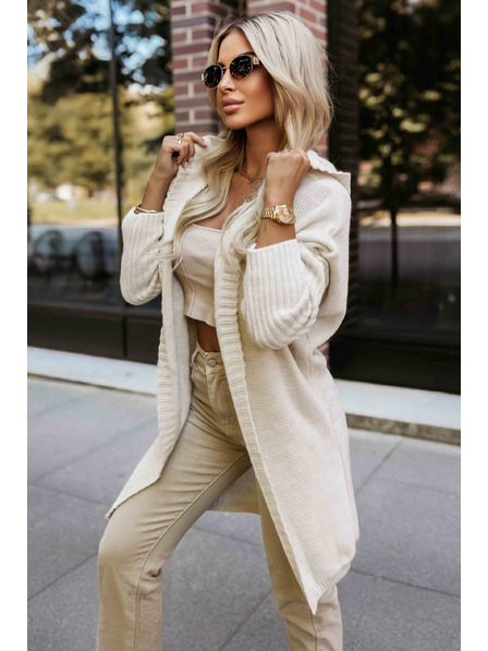numoco basic Pohodlný oversized kardigan s kapucí a stylovou nášivkou - béžový