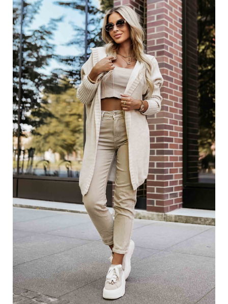 numoco basic Pohodlný oversized kardigan s kapucí a stylovou nášivkou - béžový