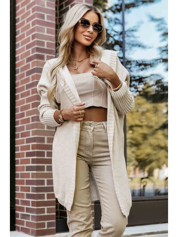 numoco basic Pohodlný oversized kardigan s kapucí a stylovou nášivkou - béžový