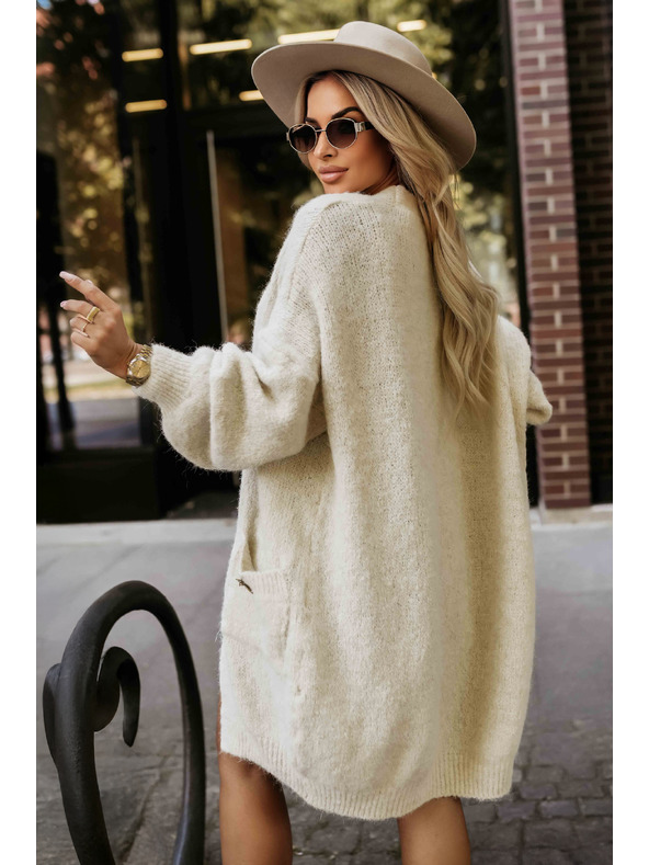 numoco basic Módní oversized kardigan s ozdobnou broží a praktickými kapsami - béžový