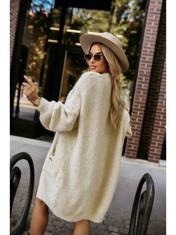 numoco basic Módní oversized kardigan s ozdobnou broží a praktickými kapsami - béžový